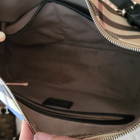 100% authentic Burberry shoulder bag fair condition. Many years left. - Picture 16 of 17